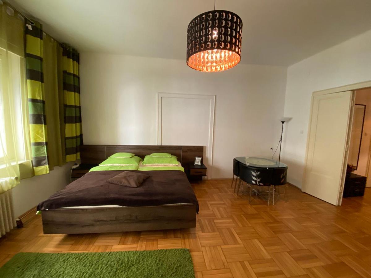 Apartment And Rooms Heart Of The City Budapest Exteriör bild