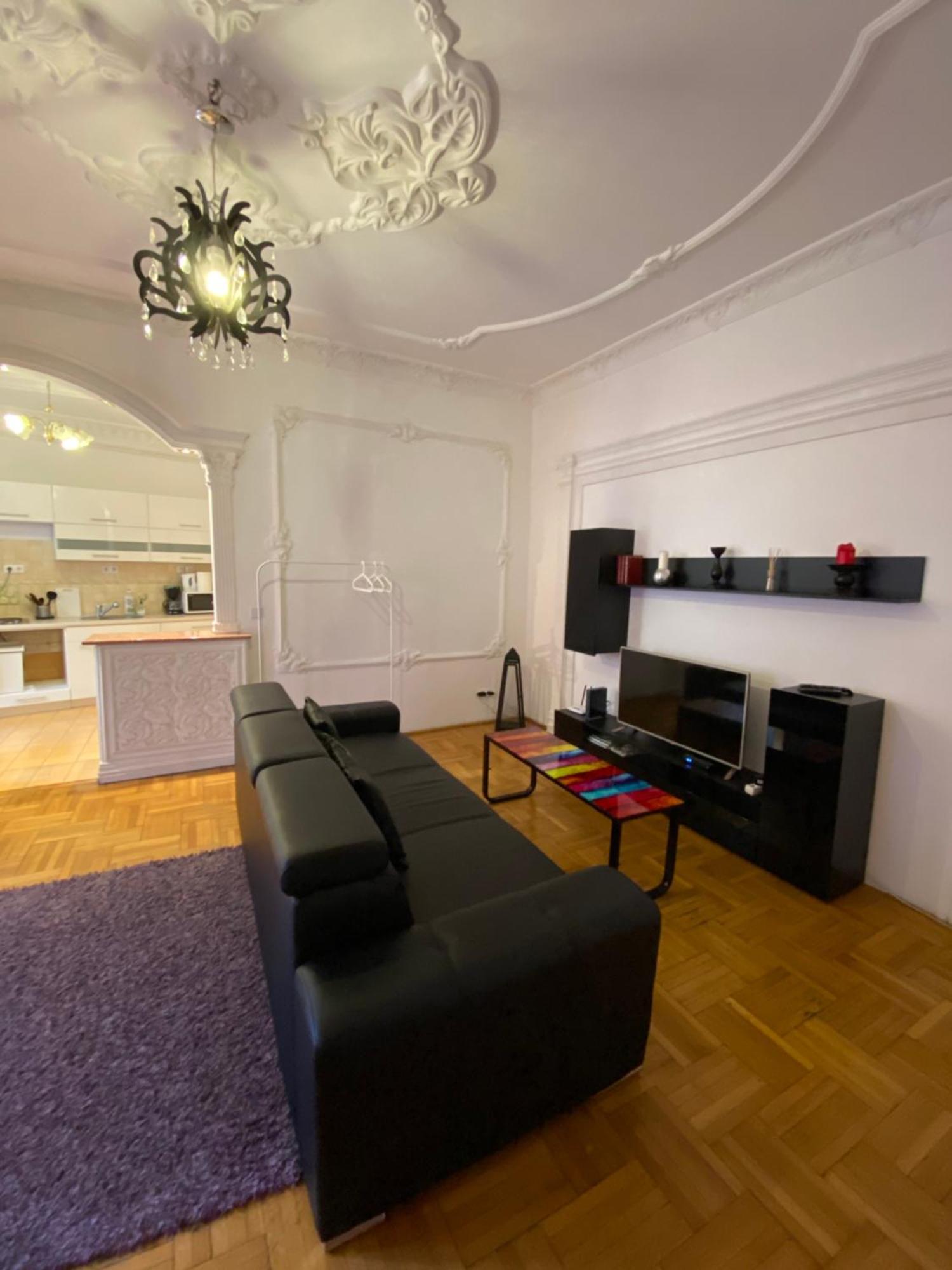 Apartment And Rooms Heart Of The City Budapest Exteriör bild