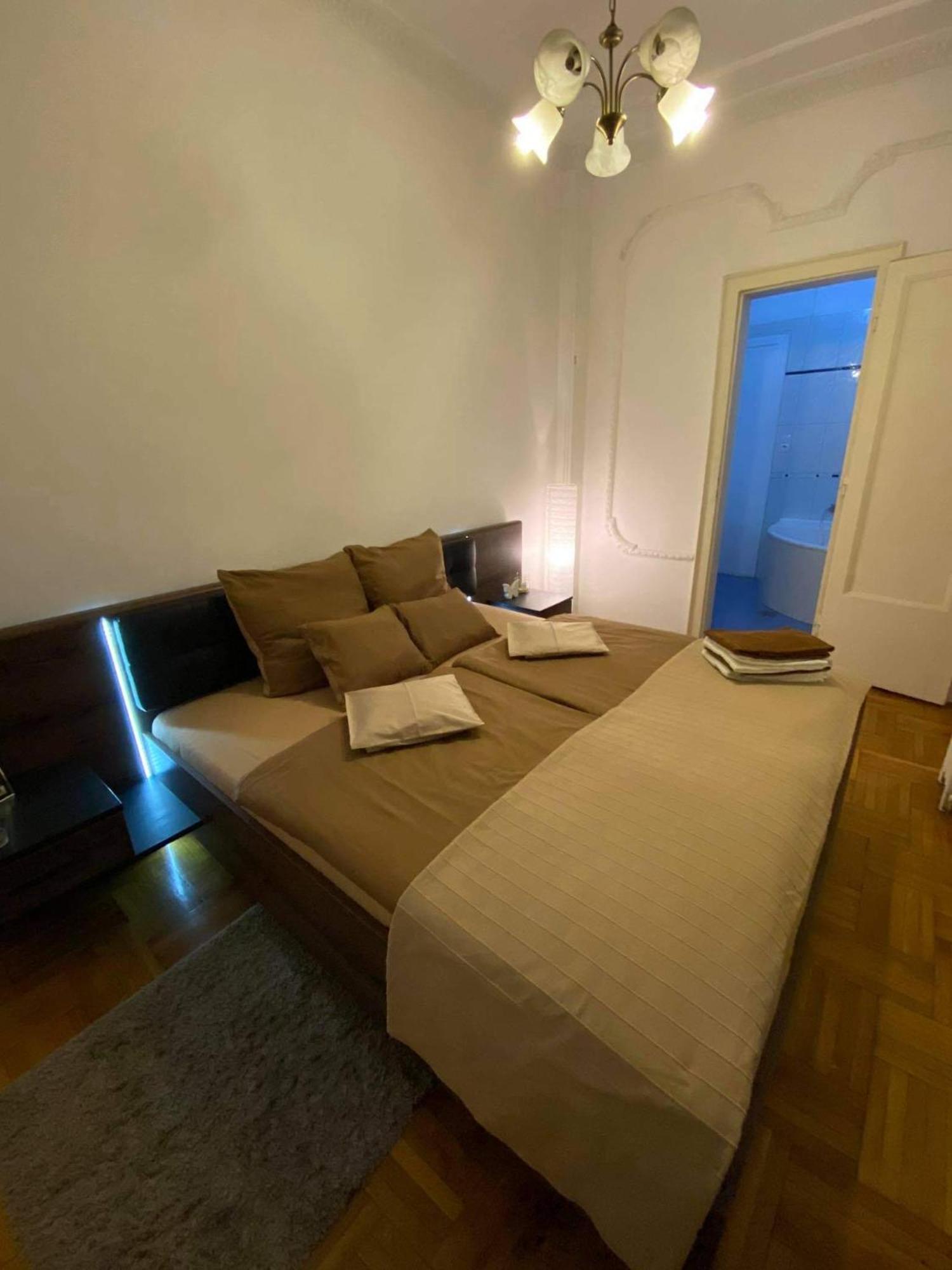 Apartment And Rooms Heart Of The City Budapest Exteriör bild